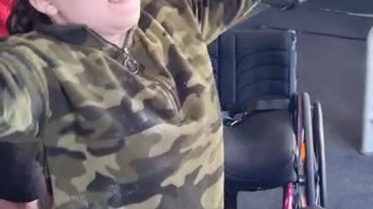 Widegrip lateral pull downs